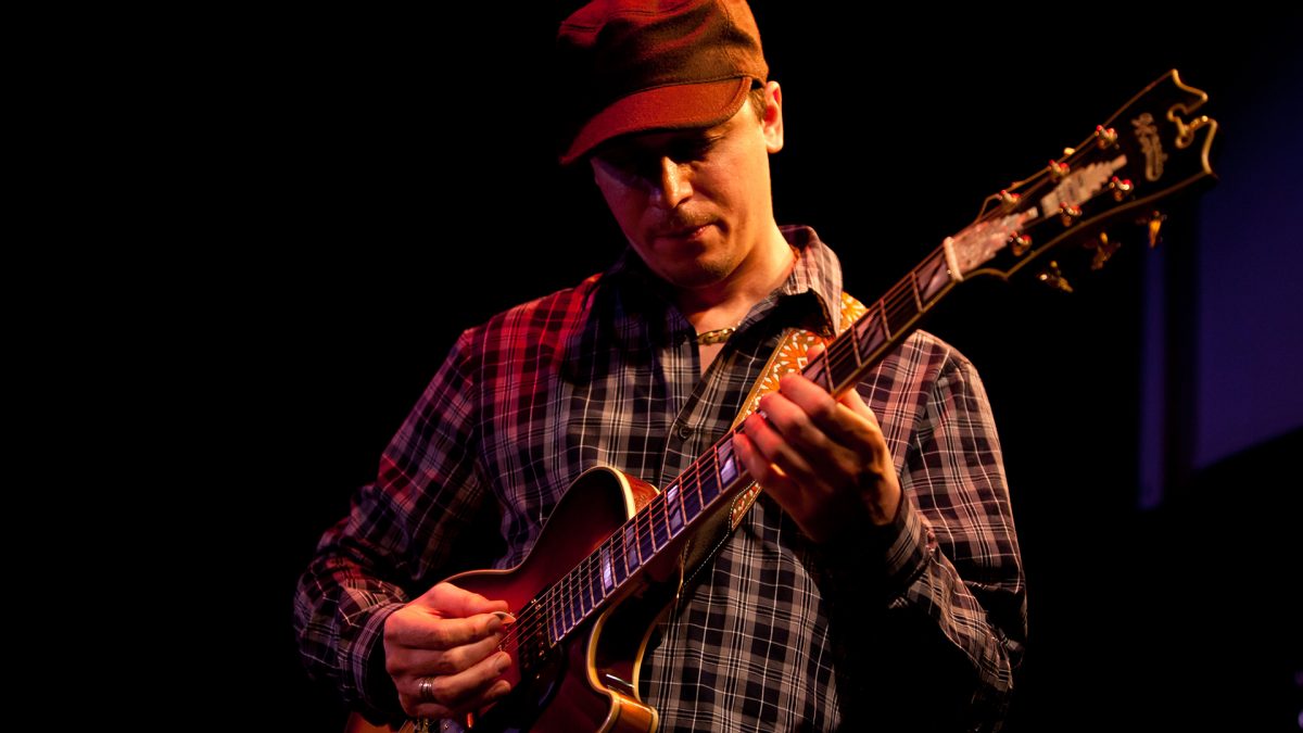 Bild på Kurt Rosenwinkel Standards Trio