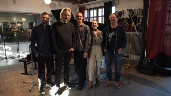 Bild på Örjan Hultén Peaceful Warrior featuring Isabella Lundgren