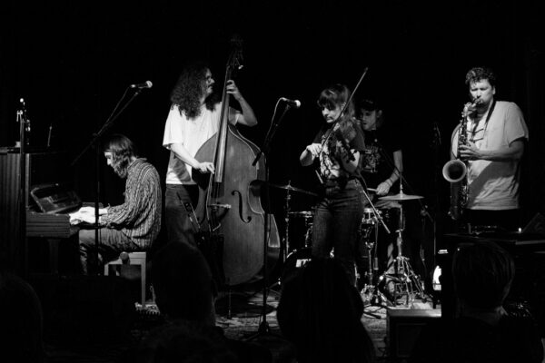 Bild på Oiro Pena & Phardah