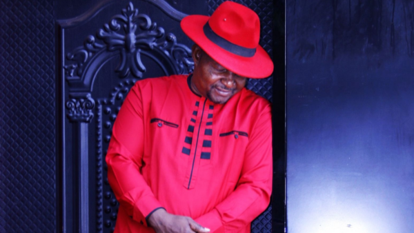 Bild på Samba Touré spelar Ali Farka Touré